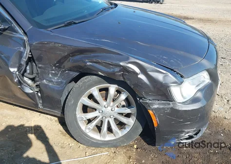 2017 Chrysler 300 Limited Awd z USA, uszkodzony, nr VIN 2C3CCARG8HH512384